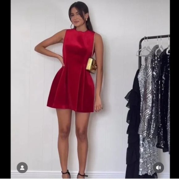ZARA Voluminous Red Velvet Dress - Picture 3 of 9